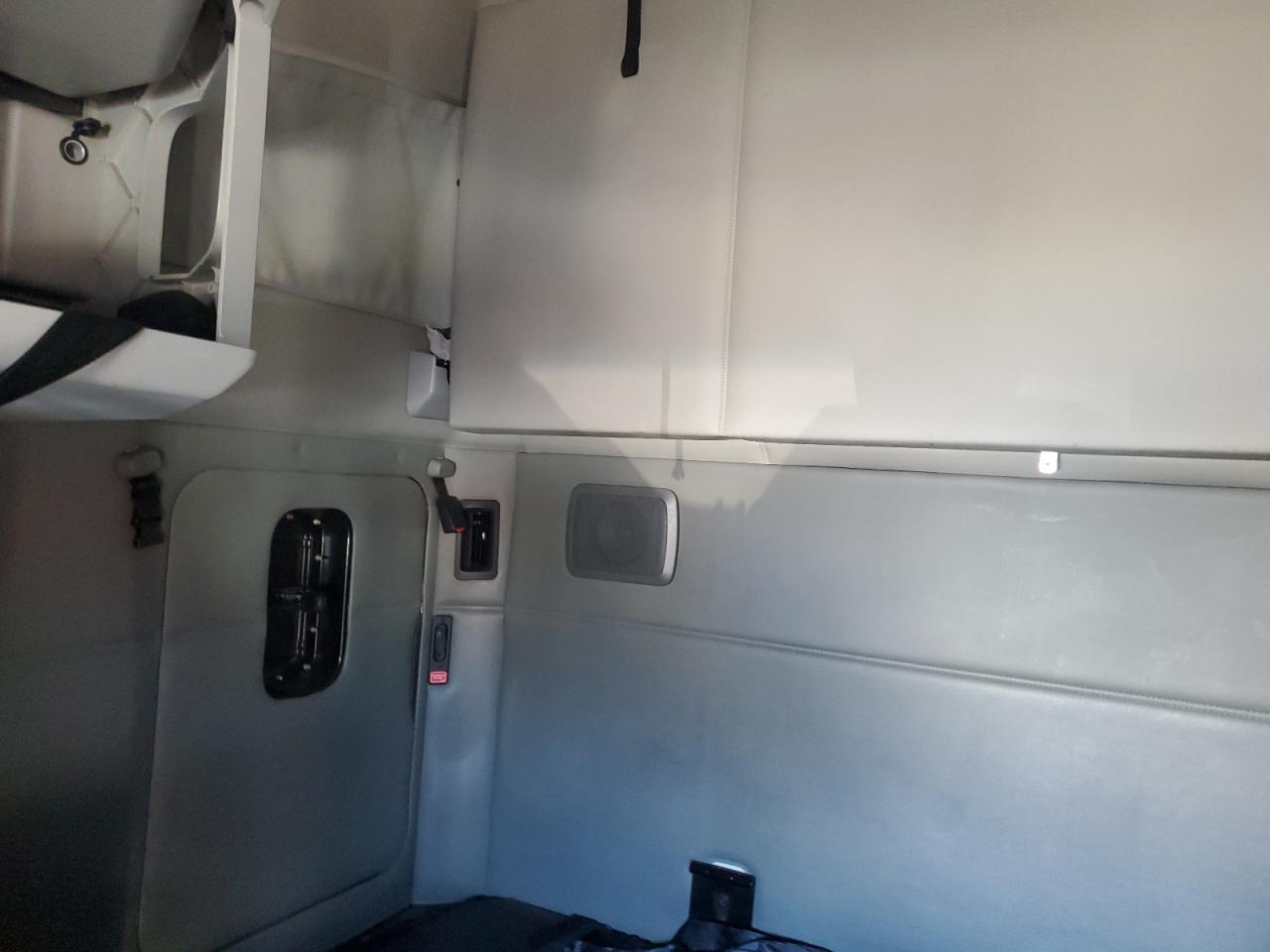 Lot #3301610622 2020 KENWORTH T680