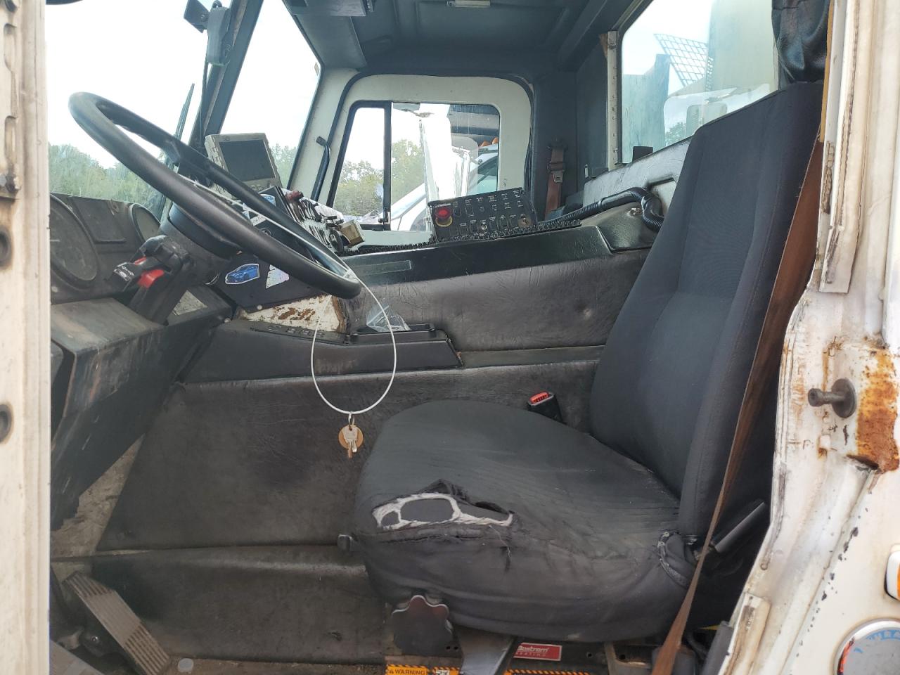 Lot #3315998090 2015 MACK 600 LEU600