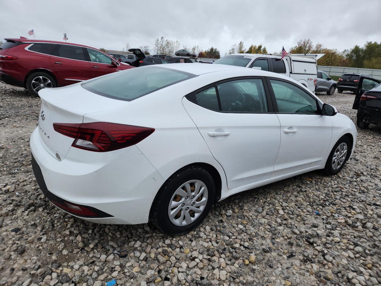HYUNDAI ELANTRA SE