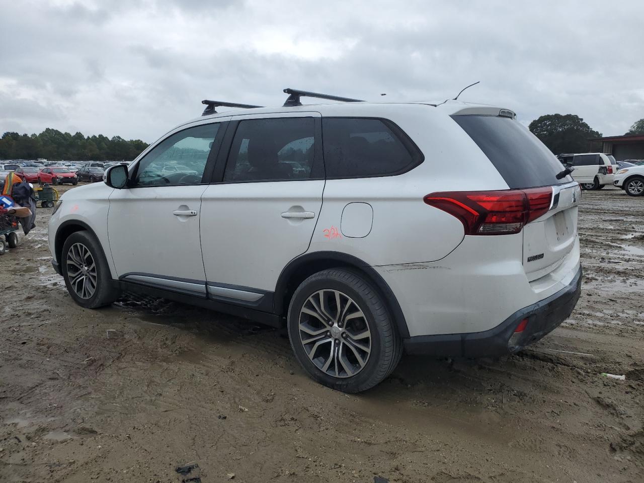 MITSUBISHI OUTLANDER SE
