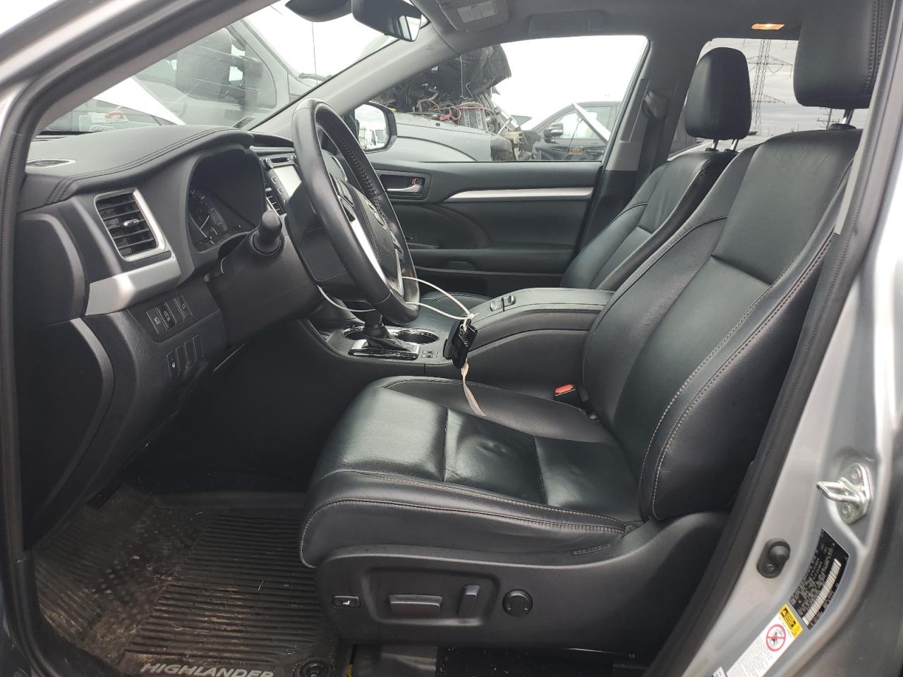 TOYOTA HIGHLANDER SE