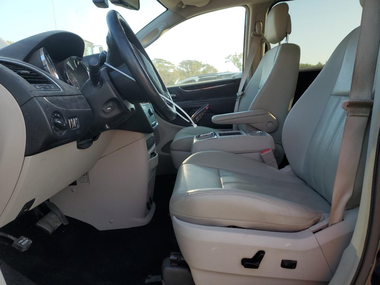 CHRYSLER TOWN & COUNTRY TOURING L