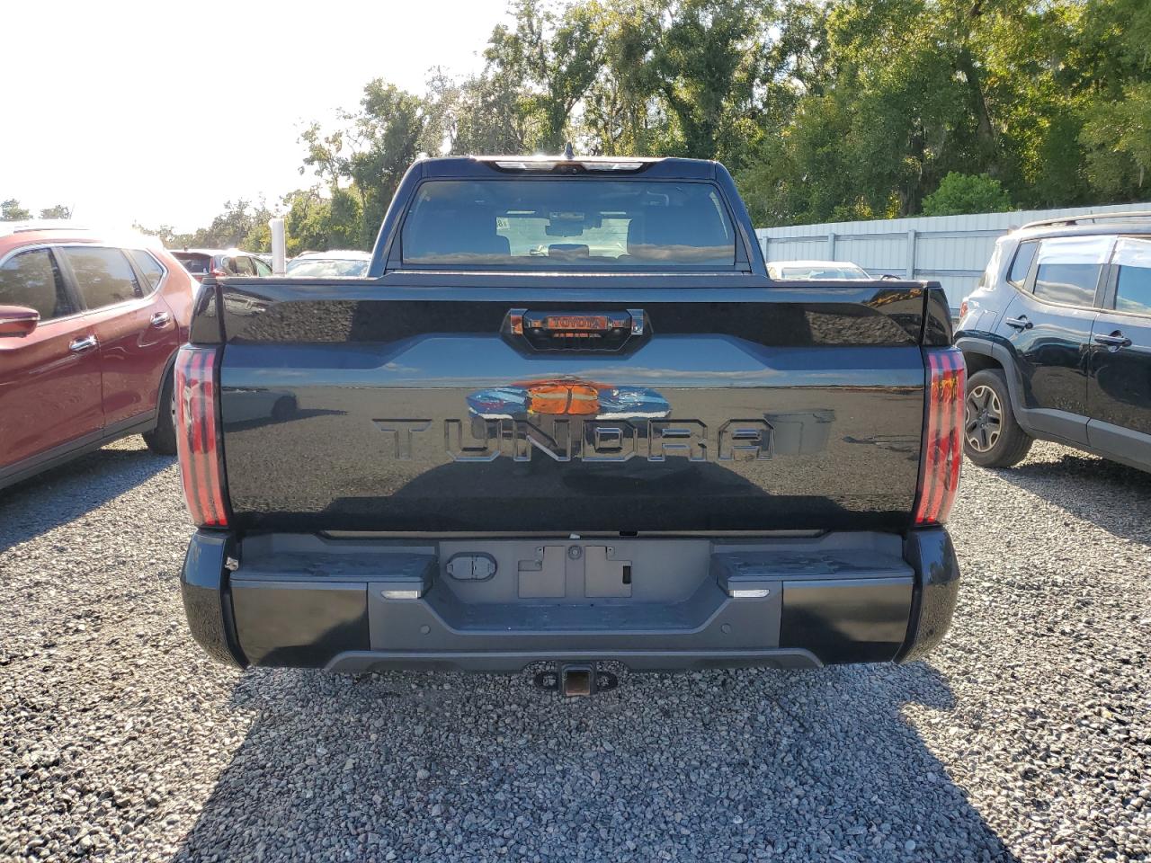 TOYOTA TUNDRA CREWMAX PLATINUM