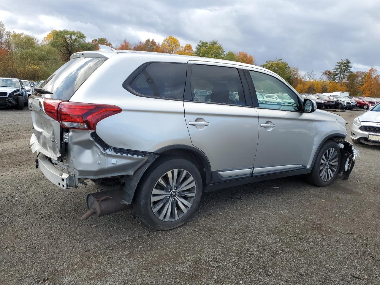 MITSUBISHI OUTLANDER SE