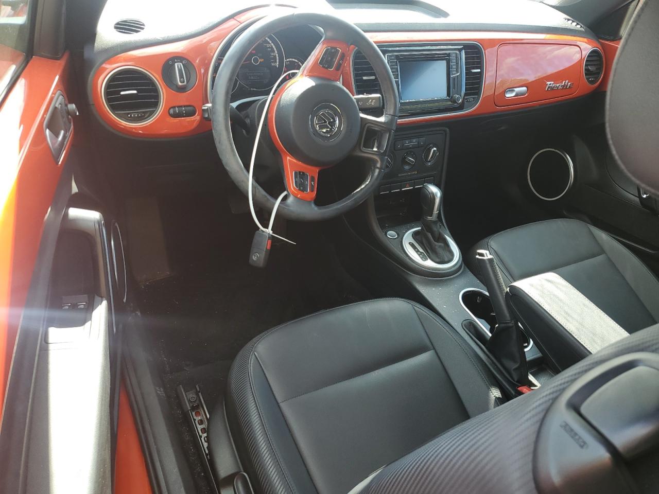 VOLKSWAGEN BEETLE SE