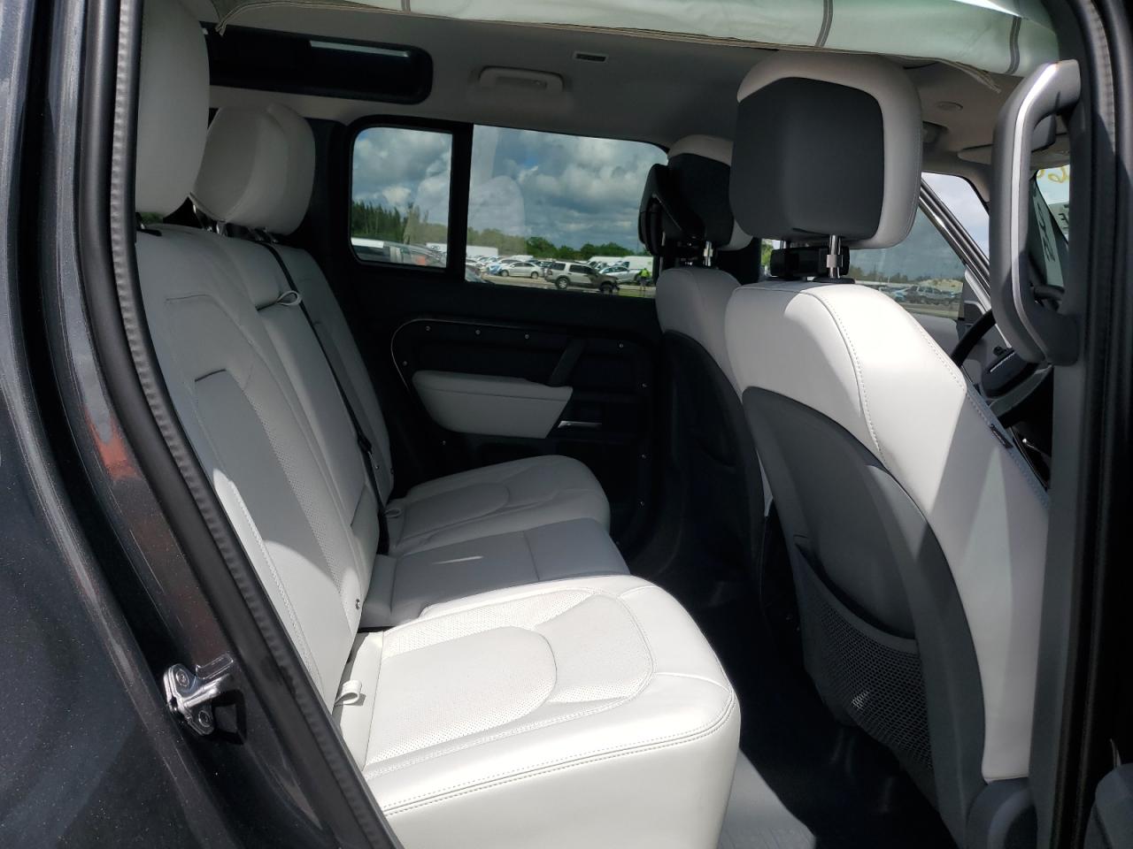 LAND ROVER DEFENDER 110 X-DYNAMIC SE