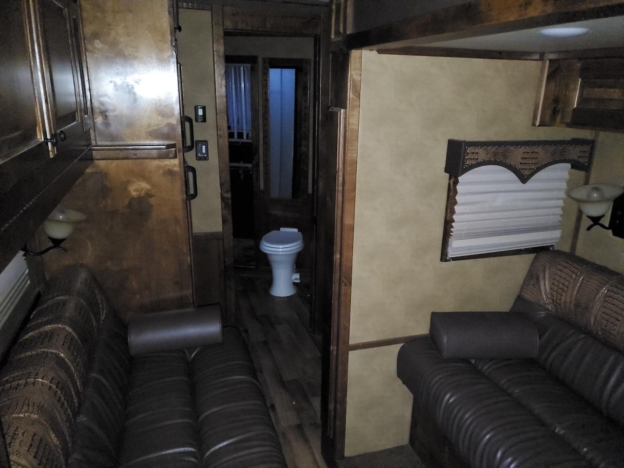 Lot #3285721670 2019 PLTM 5HMX