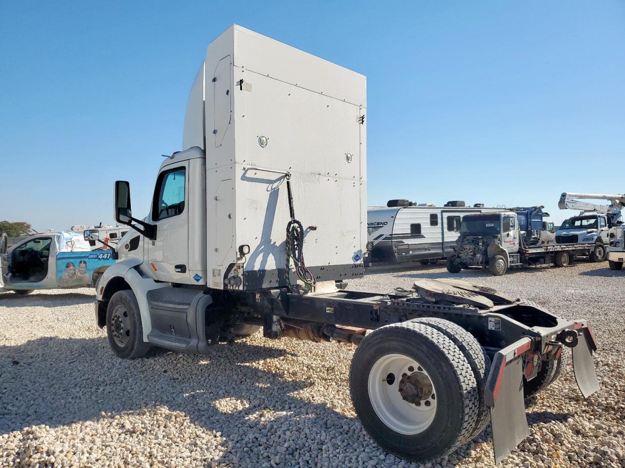 Lot #3265138769 2017 PETERBILT 579