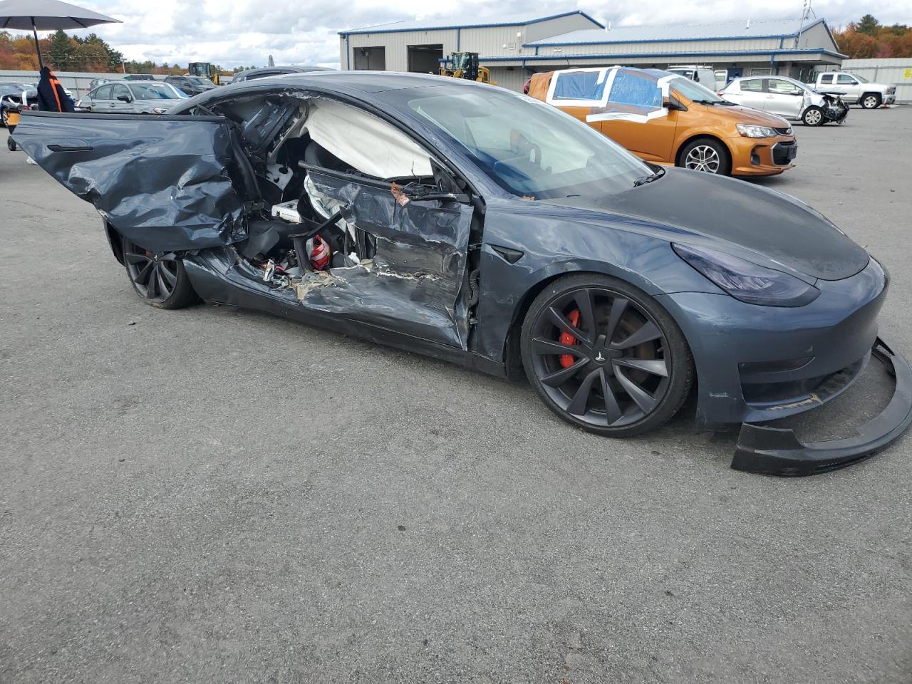 TESLA MODEL 3