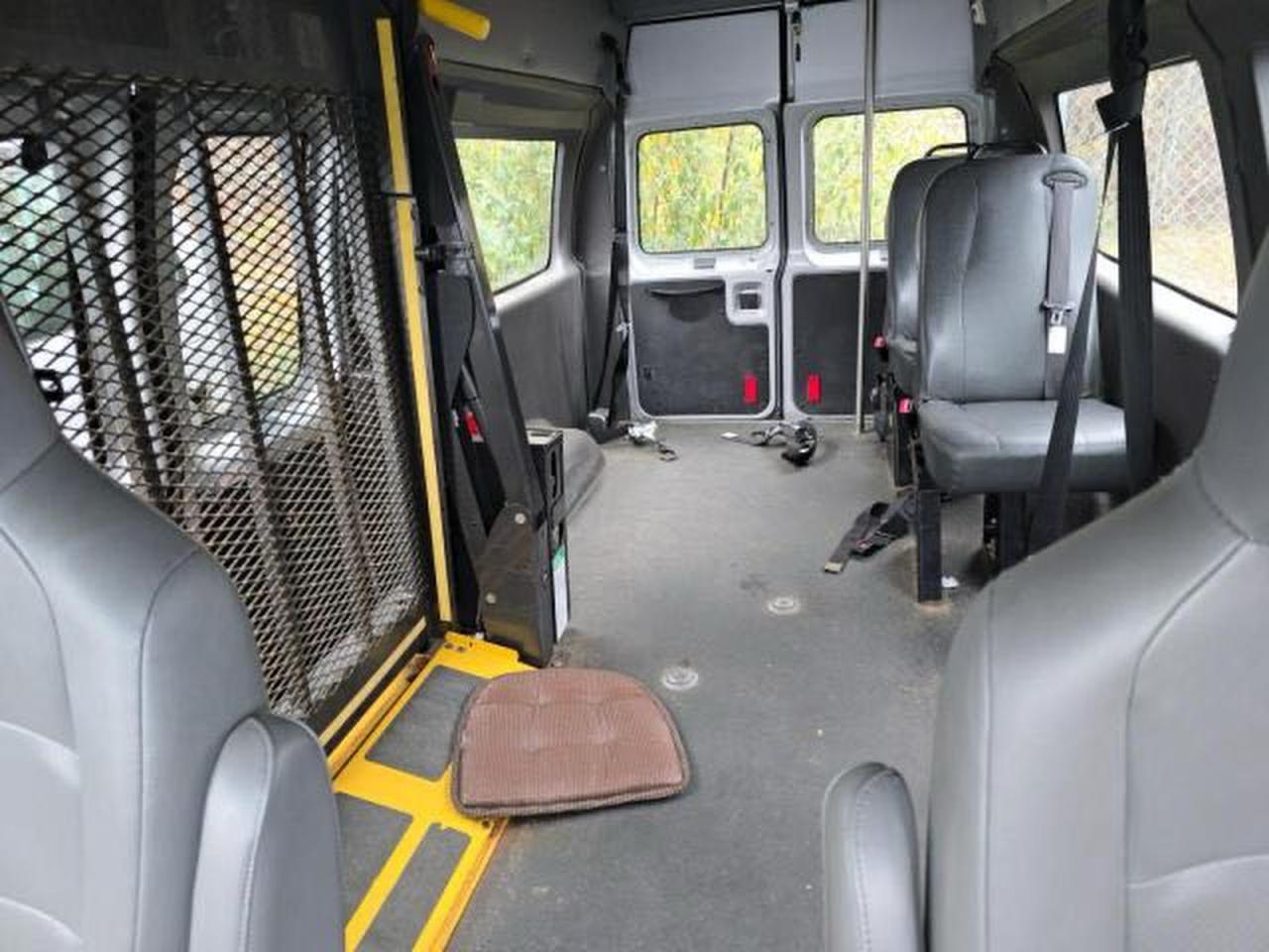 FORD ECONOLINE E250 VAN