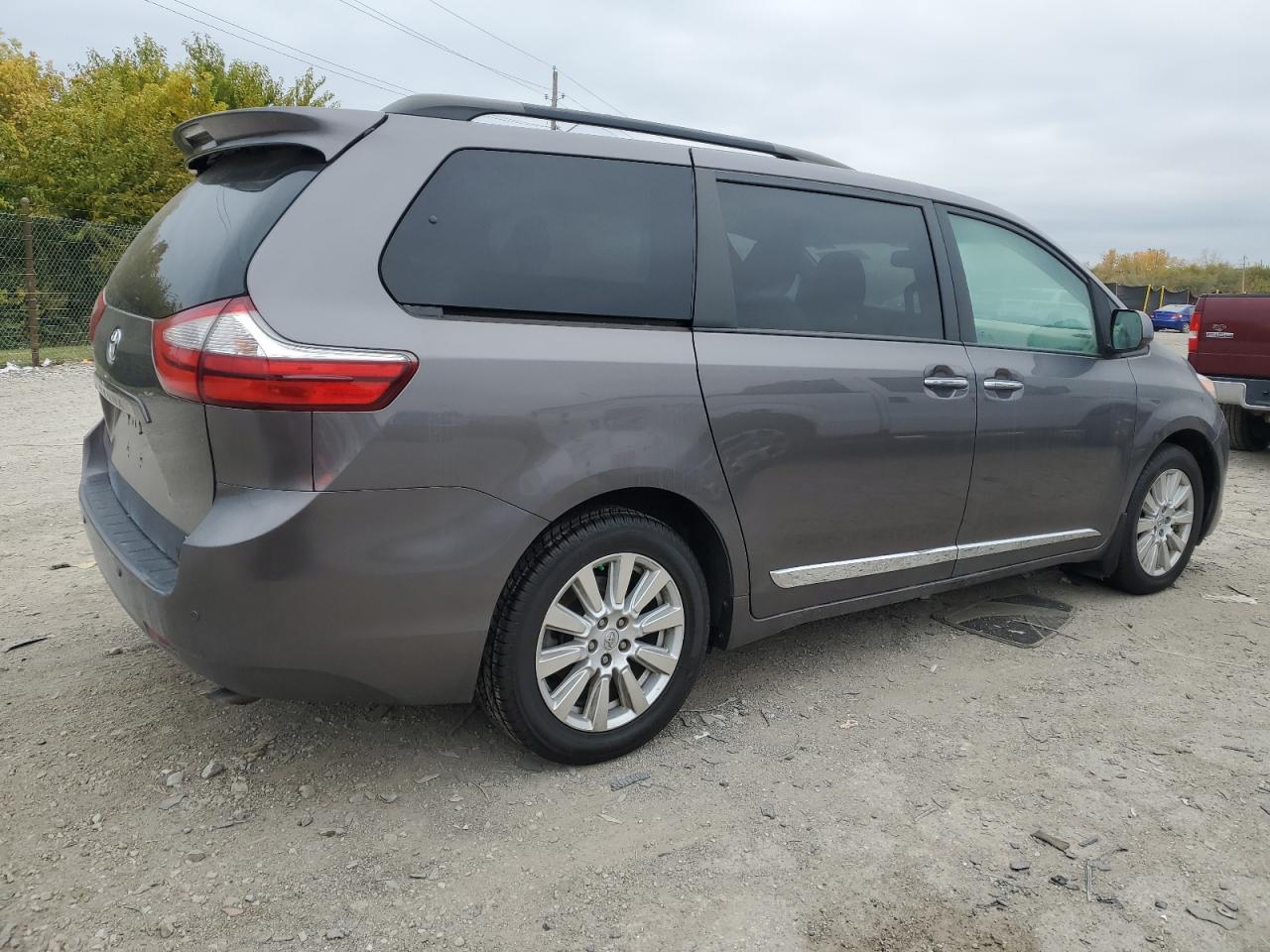 TOYOTA SIENNA XLE