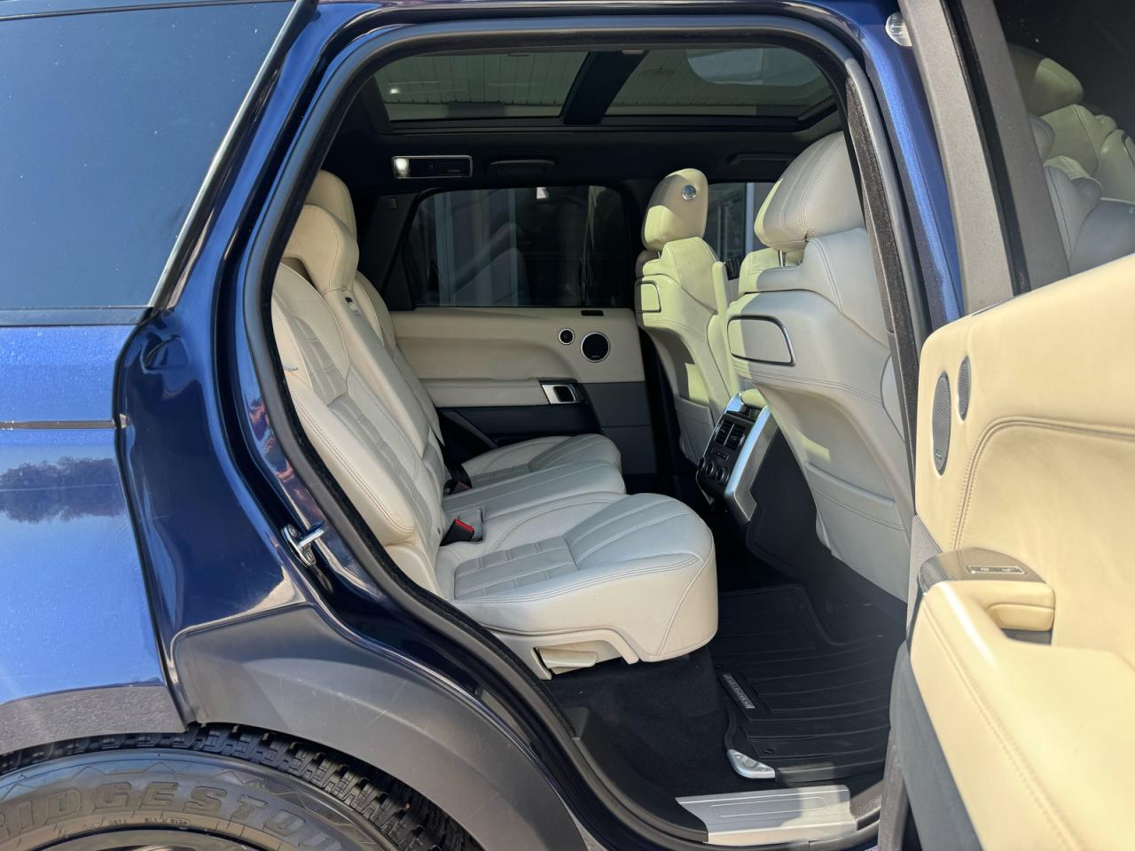 LAND ROVER RANGE ROVER AUTOBIOGRAPHY