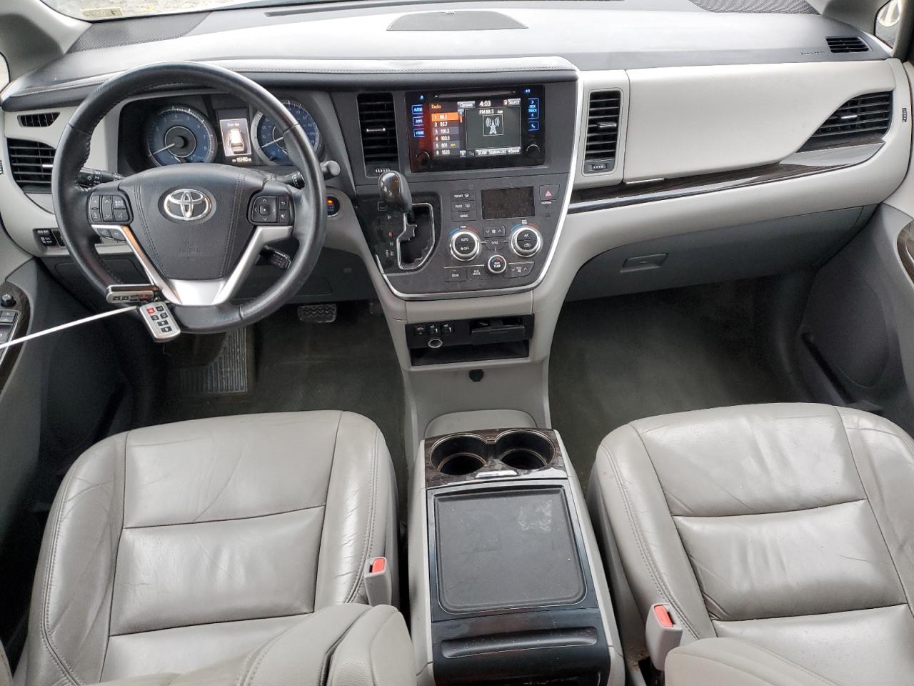 TOYOTA SIENNA XLE