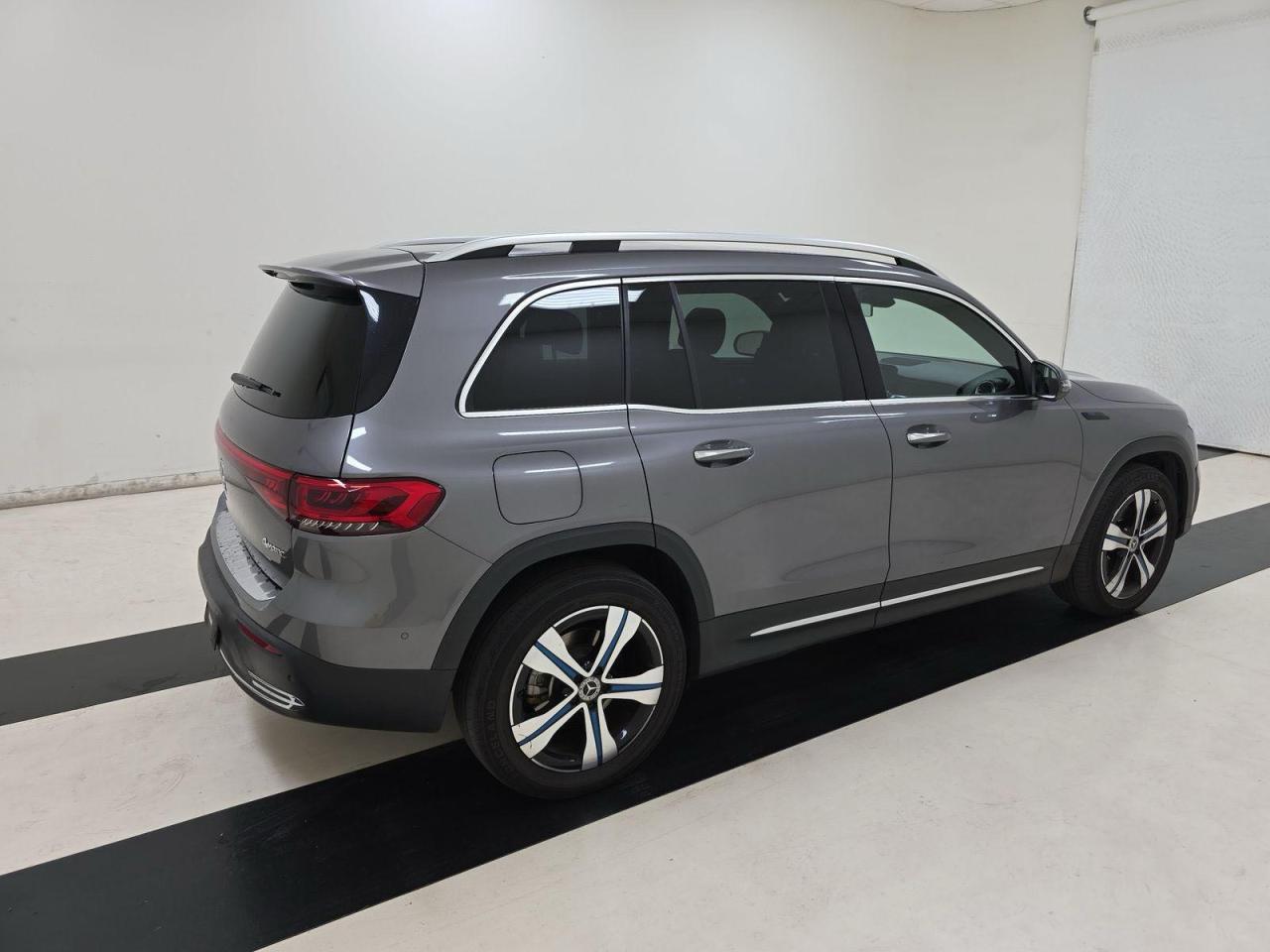 MERCEDES-BENZ EQB 300 4MATIC