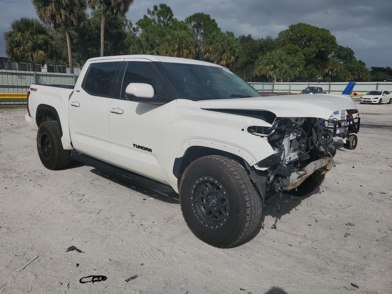 TOYOTA TUNDRA CREWMAX SR