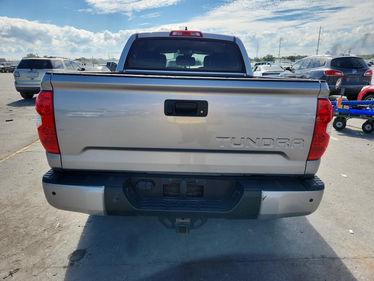 TOYOTA TUNDRA CREWMAX SR5