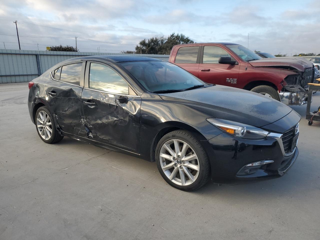 MAZDA 3 GRAND TOURING