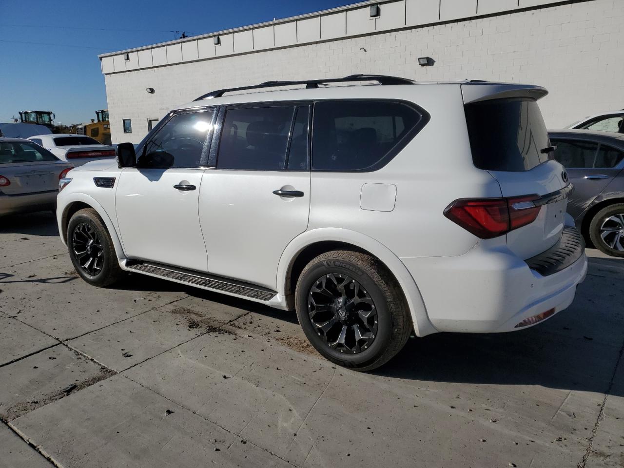 INFINITI QX80 LUXE