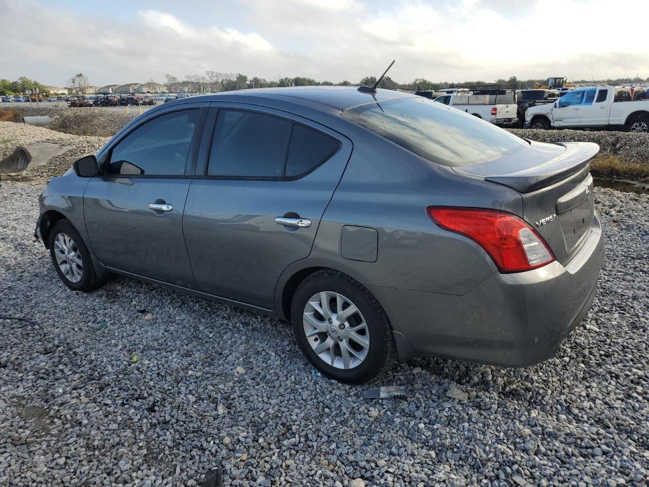 NISSAN VERSA S