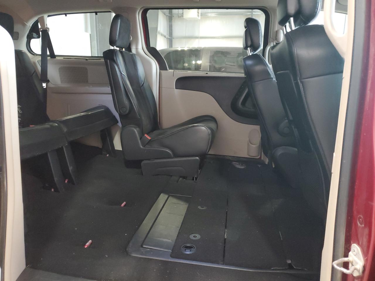 CHRYSLER TOWN & COUNTRY TOURING L