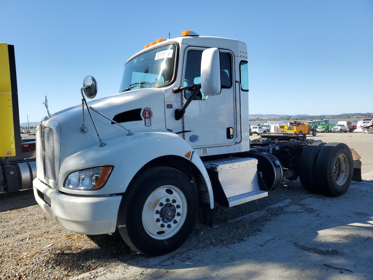 Lot #3279600245 2016 KENWORTH T370