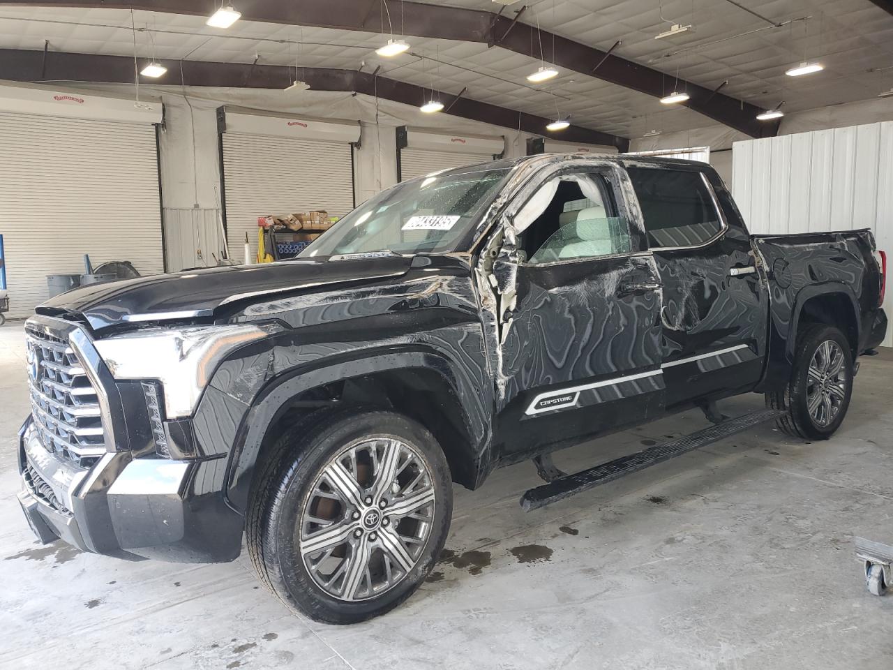 TOYOTA TUNDRA CREWMAX CAPSTONE