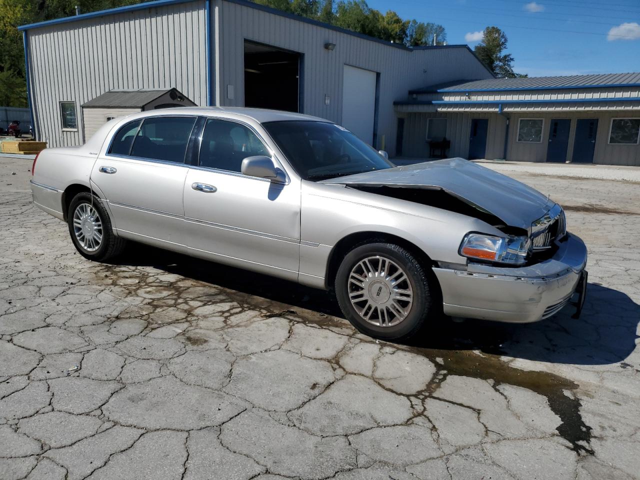 LINCOLN TOWN CAR SIGNATURE LONG WHEELBASE
