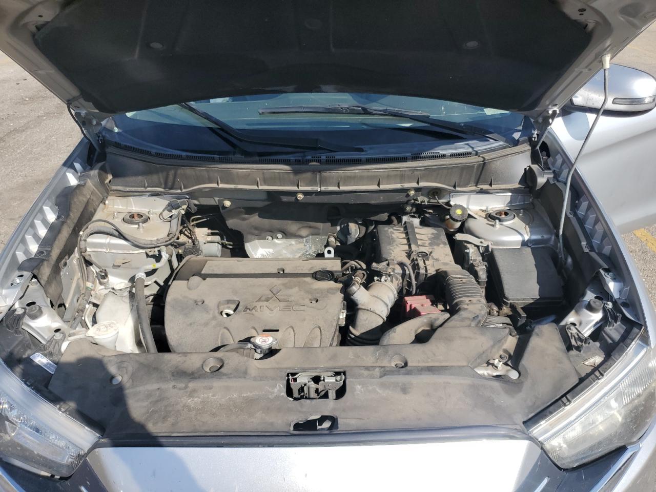 MITSUBISHI OUTLANDER SE