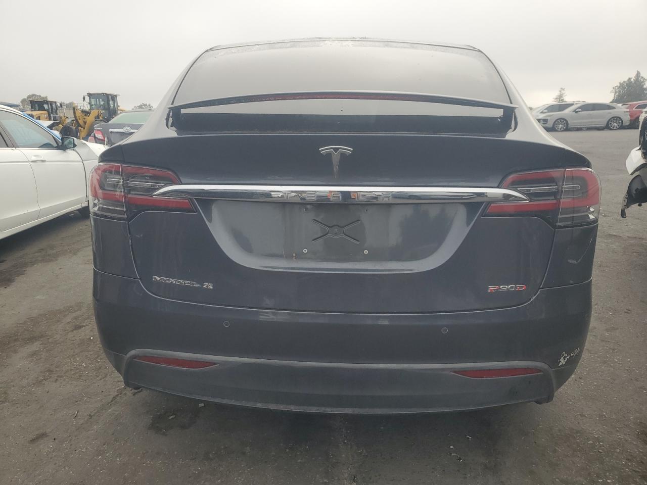TESLA MODEL X