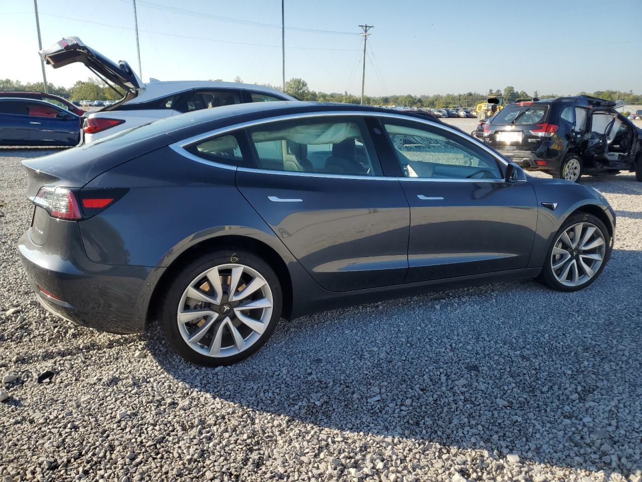 TESLA MODEL 3