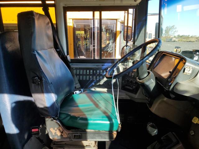 2004 FREIGHTLINER SAF-T-LINER C2 #3276985295