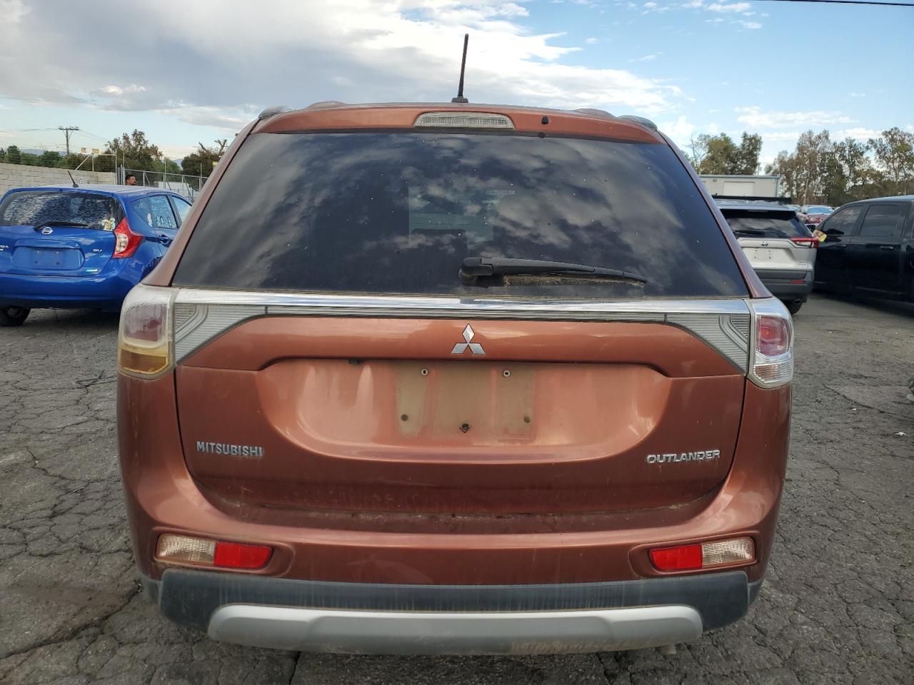 MITSUBISHI OUTLANDER SE