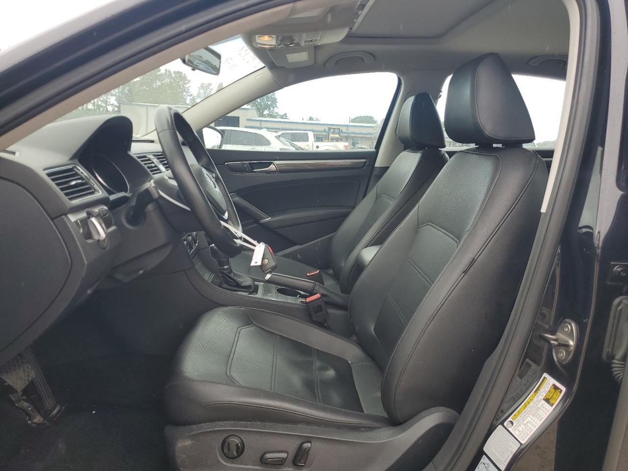 VOLKSWAGEN PASSAT SE