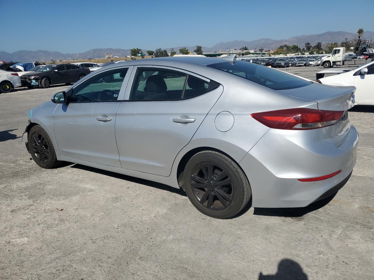 HYUNDAI ELANTRA SE
