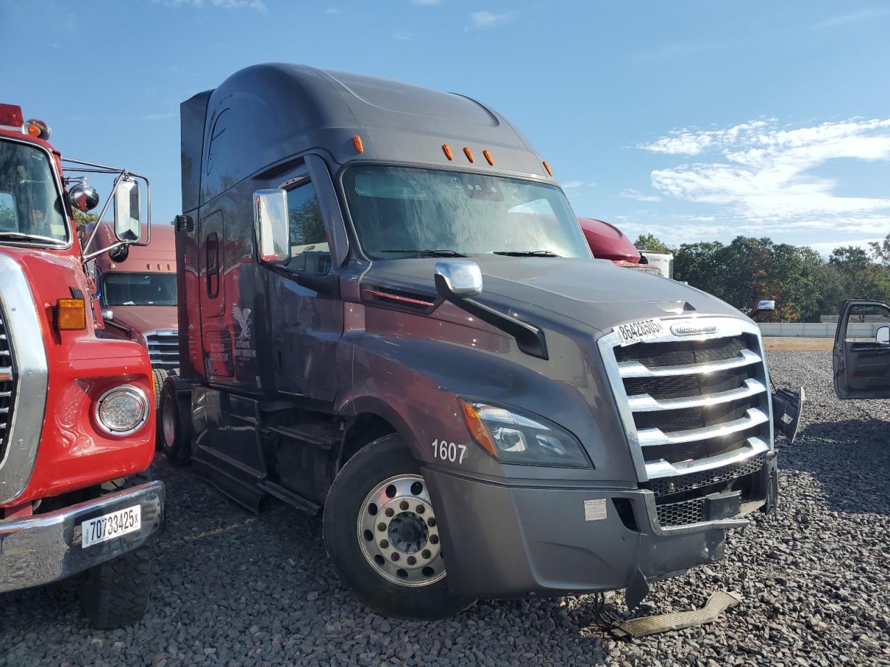Lot #3302846929 2020 FREIGHTLINER CASCADIA 1