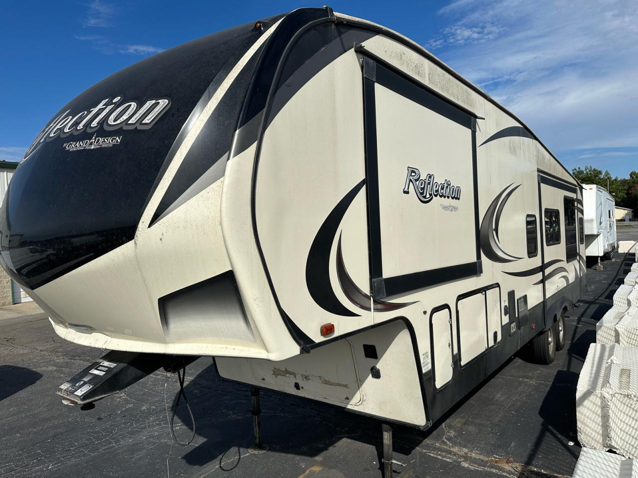 Lot #3277106449 2019 GRAND DESIGN REFLECTION