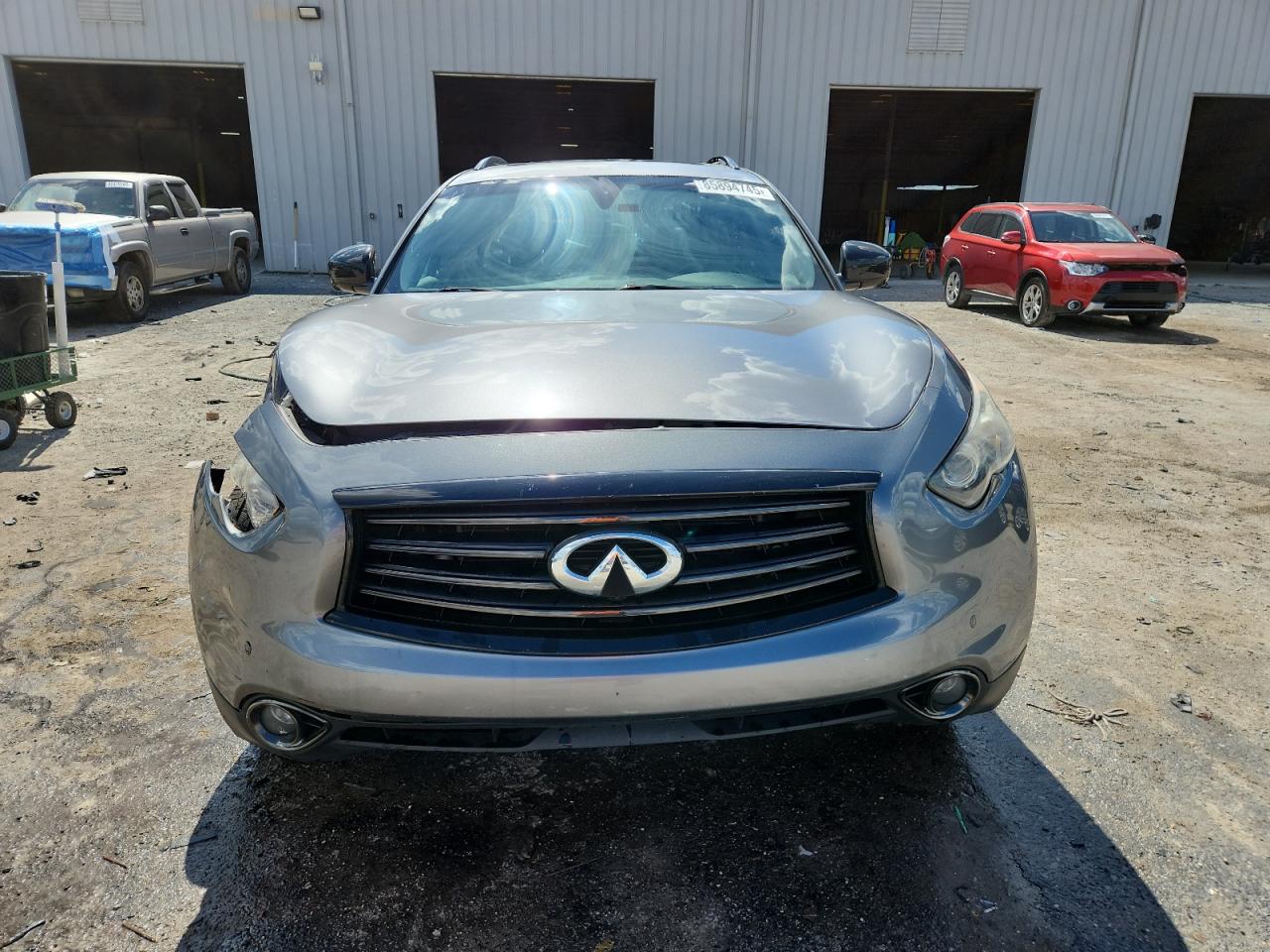 INFINITI QX70