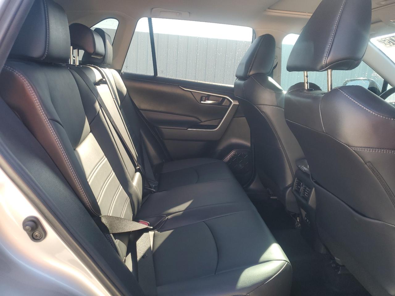 TOYOTA RAV4 XLE PREMIUM