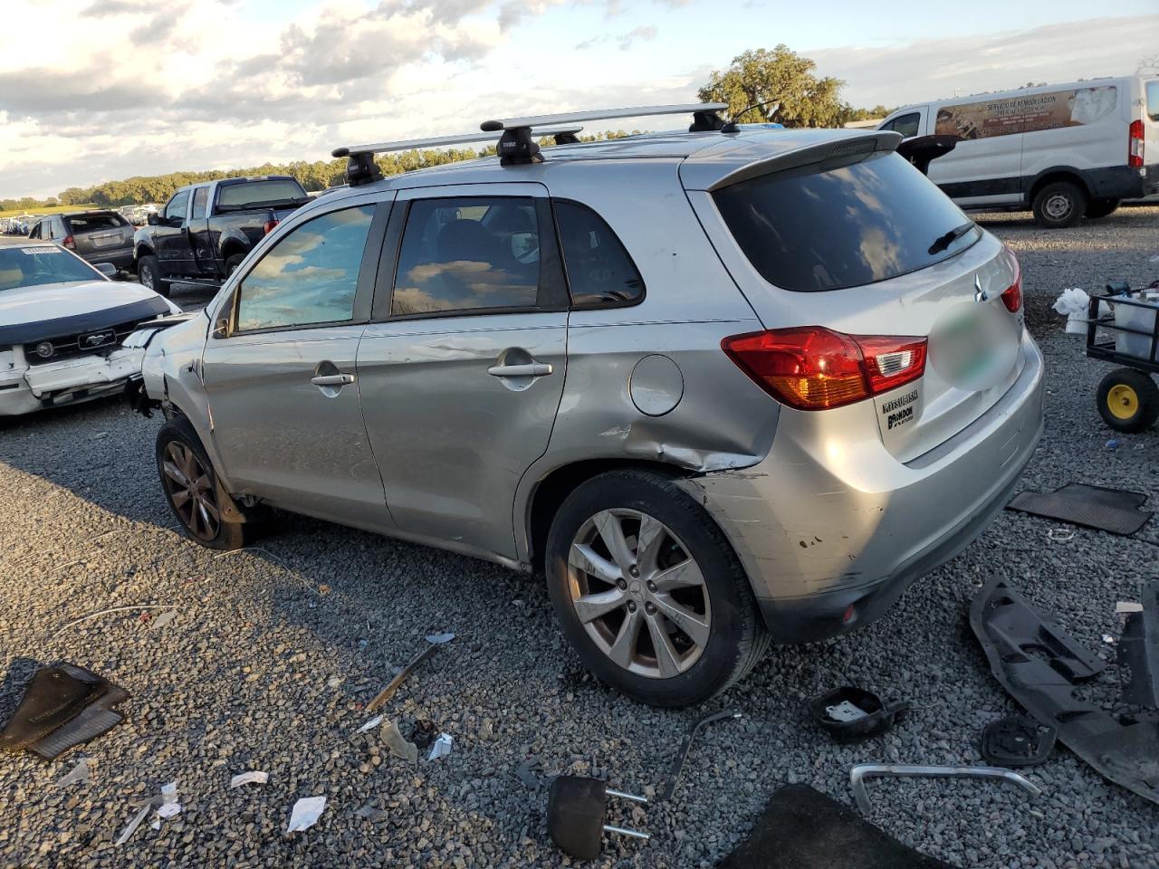 MITSUBISHI OUTLANDER ES