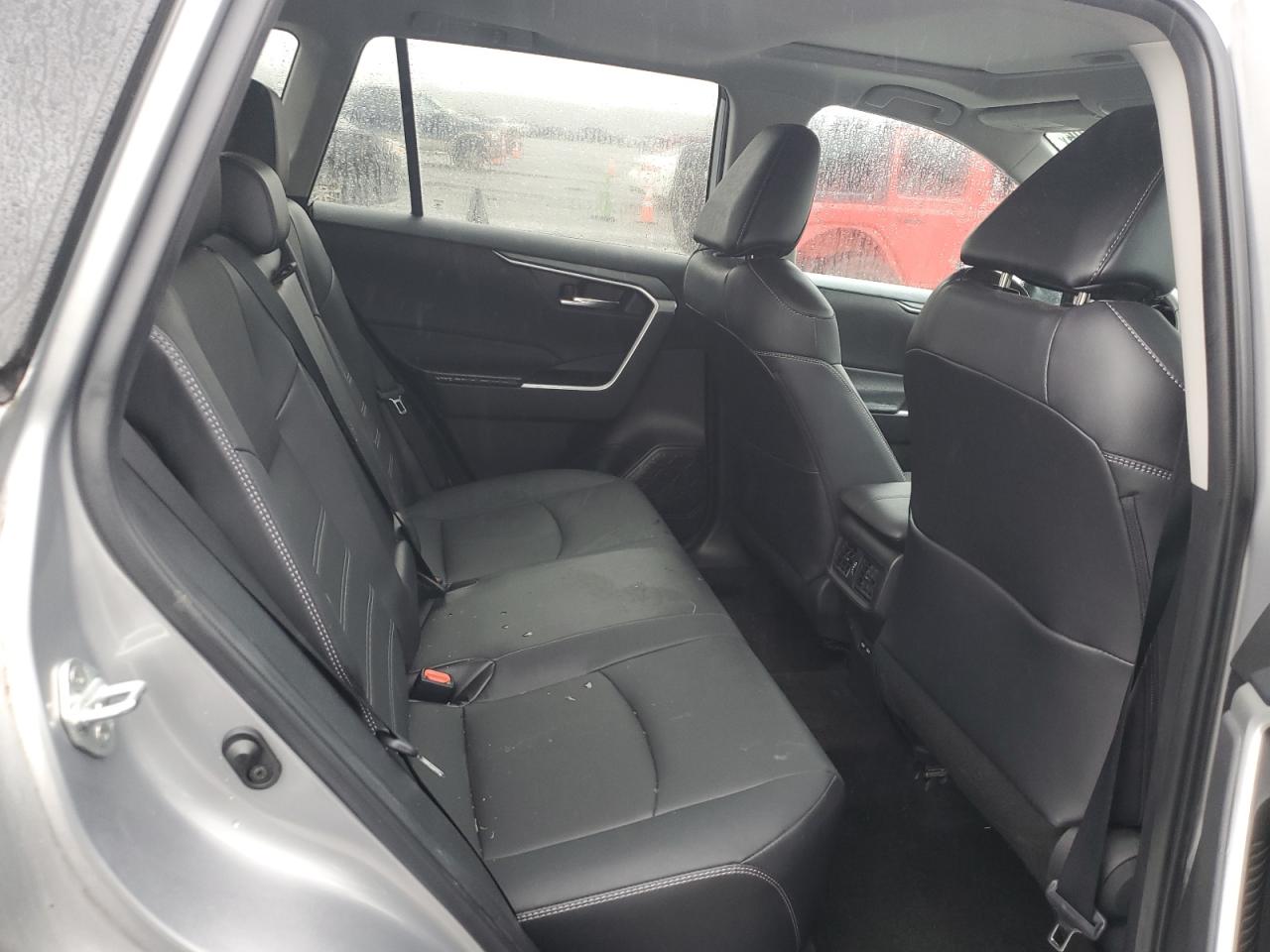 TOYOTA RAV4 XLE PREMIUM