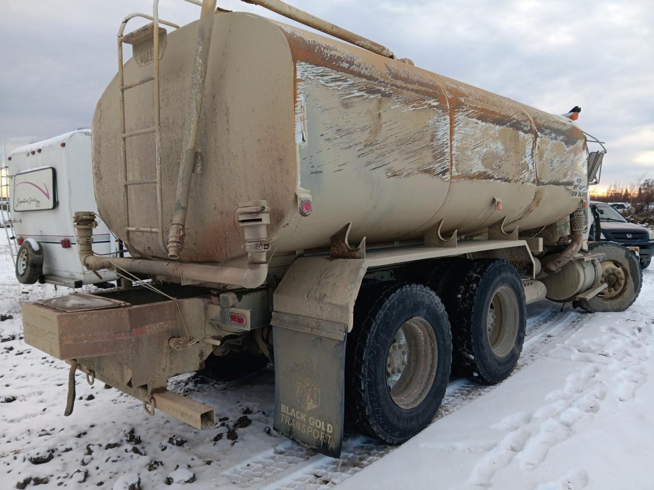 Lot #3297449197 2007 KENWORTH T300