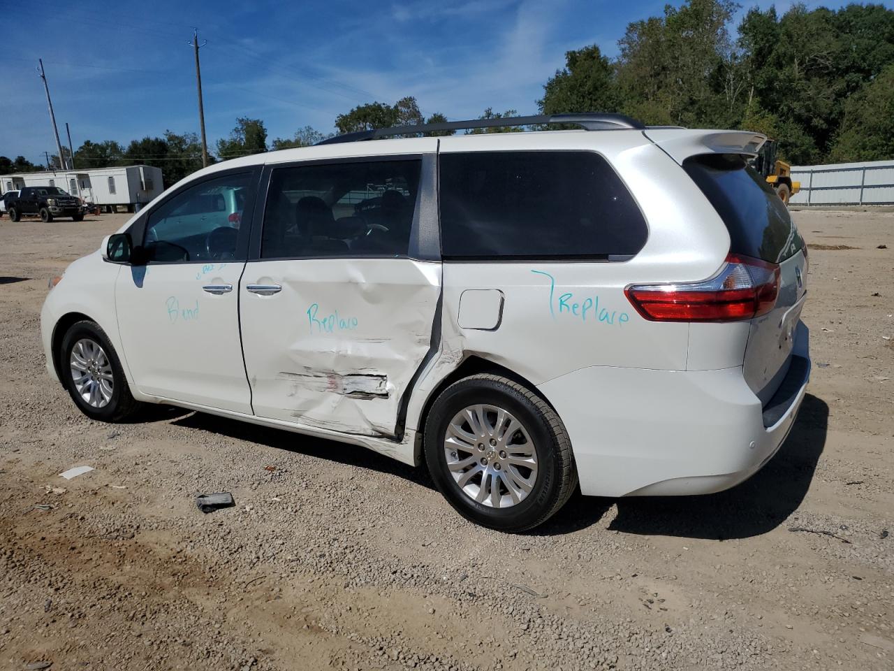 TOYOTA SIENNA XLE
