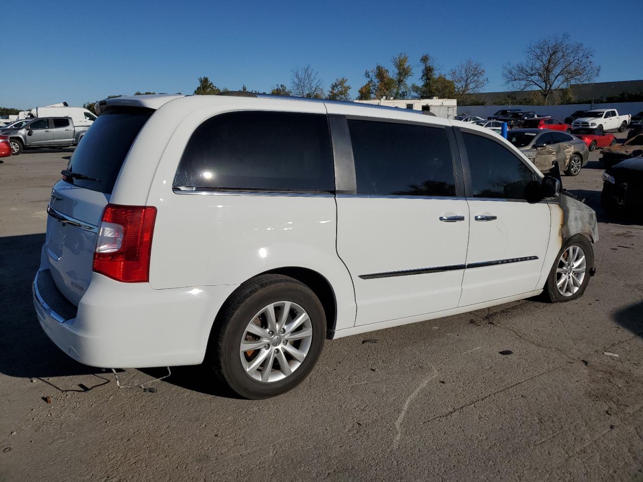 CHRYSLER TOWN & COUNTRY LIMITED PLATINUM
