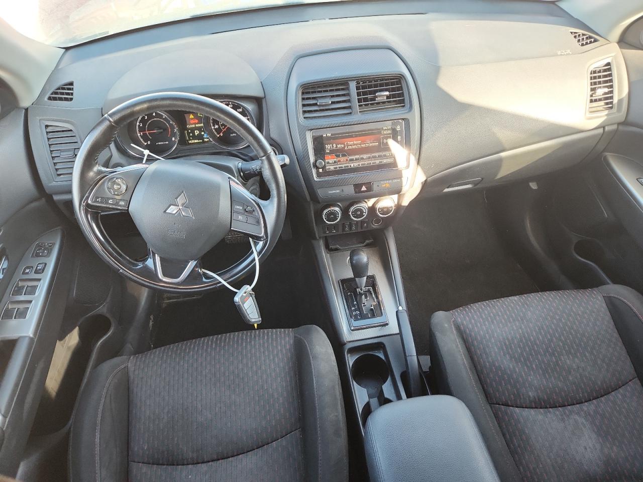 MITSUBISHI OUTLANDER SE