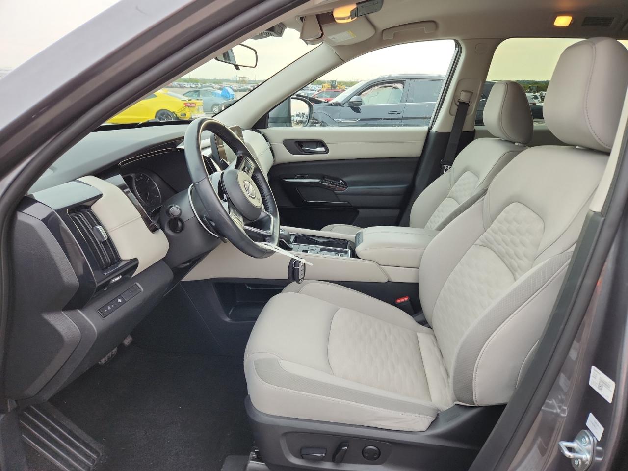 NISSAN PATHFINDER SV