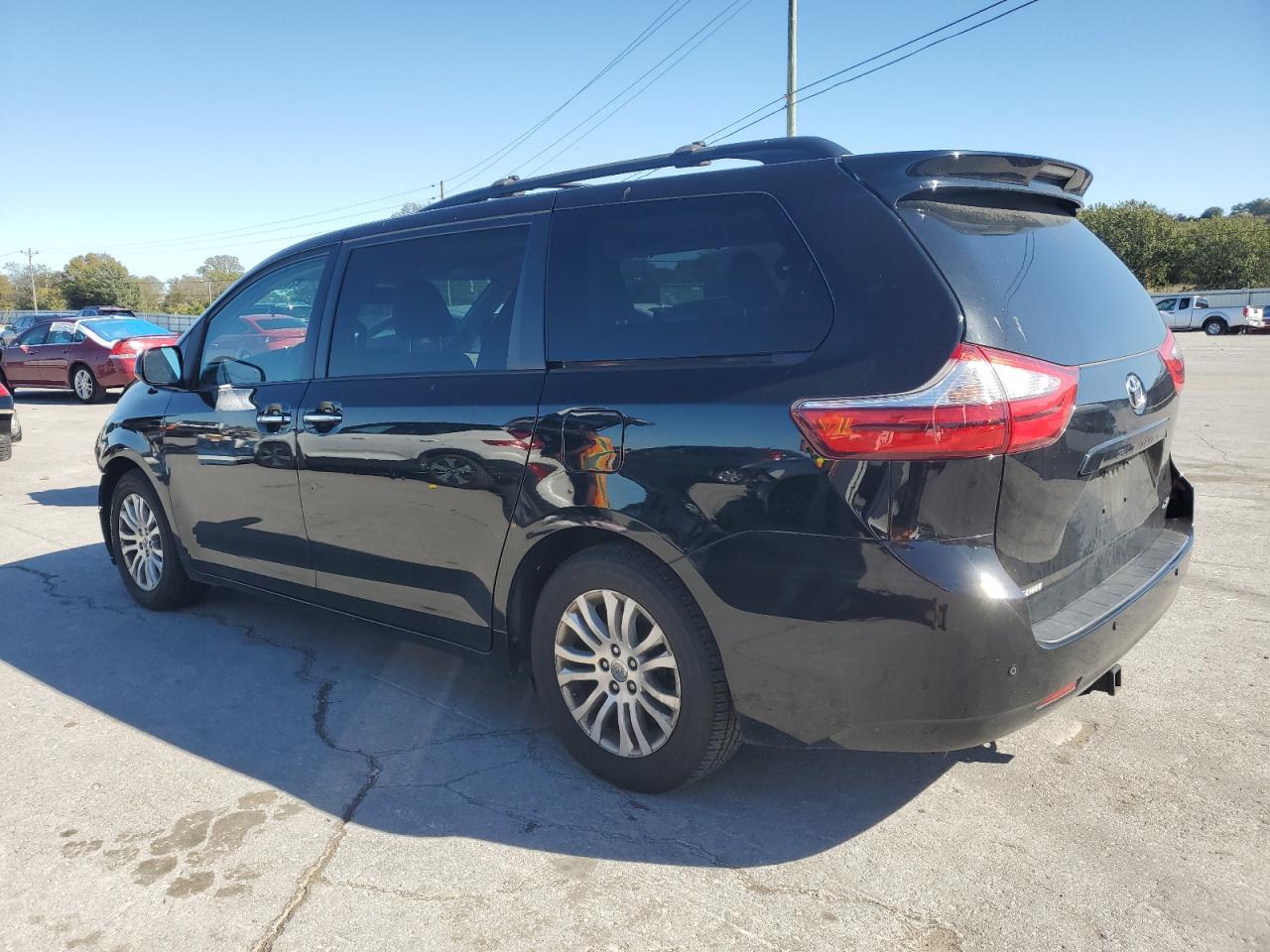 TOYOTA SIENNA XLE