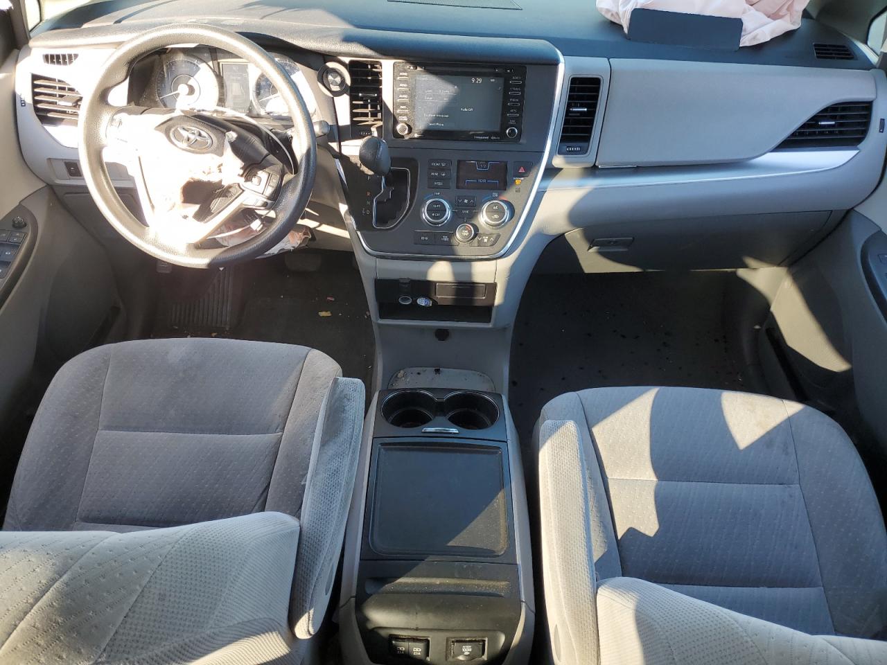 Lot #3302948620 2018 TOYOTA SIENNA LE