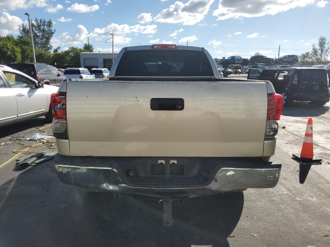 TOYOTA TUNDRA DOUBLE CAB SR5