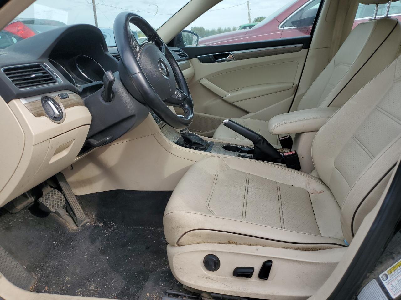 VOLKSWAGEN PASSAT SE