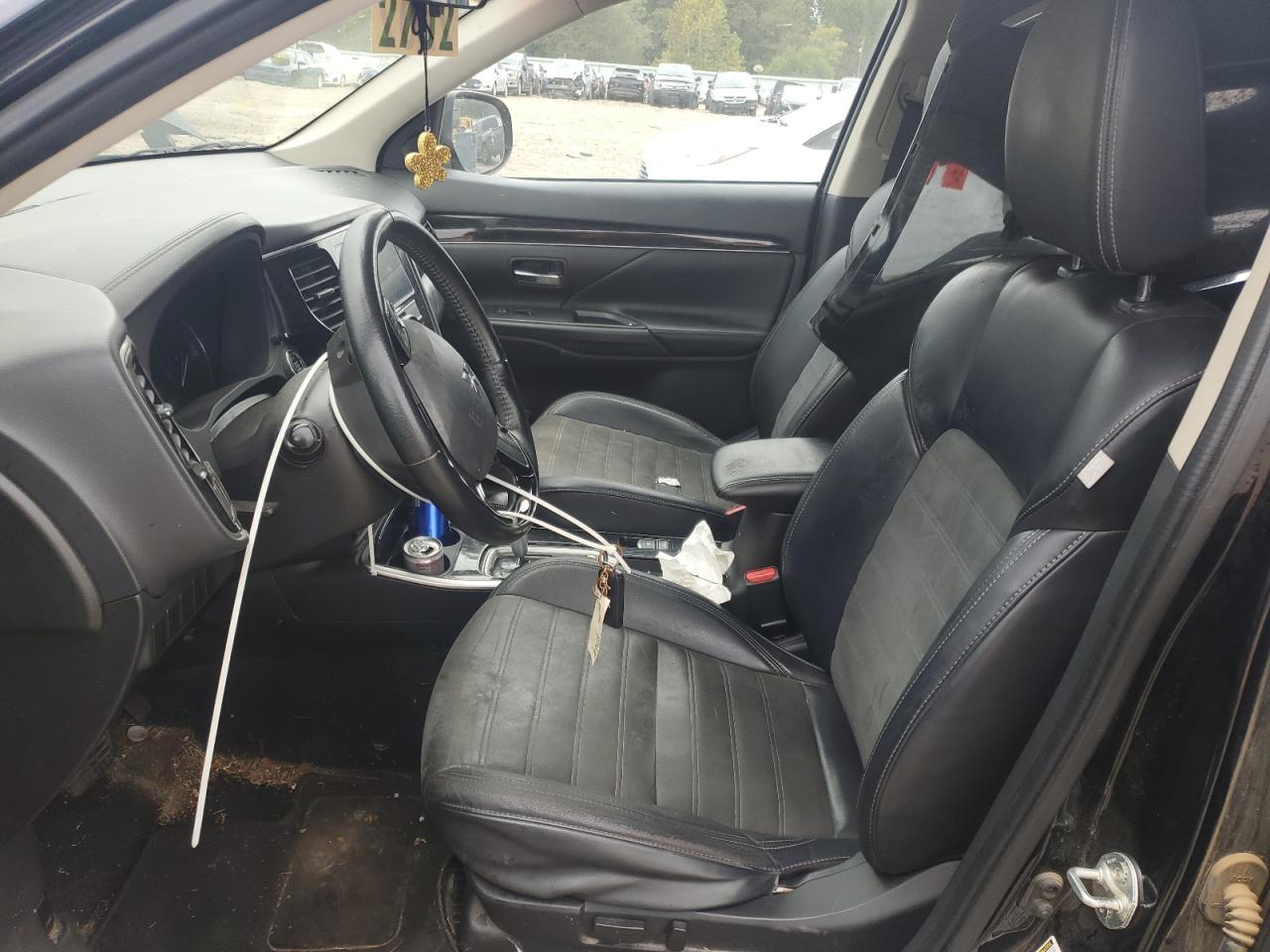 MITSUBISHI OUTLANDER SE